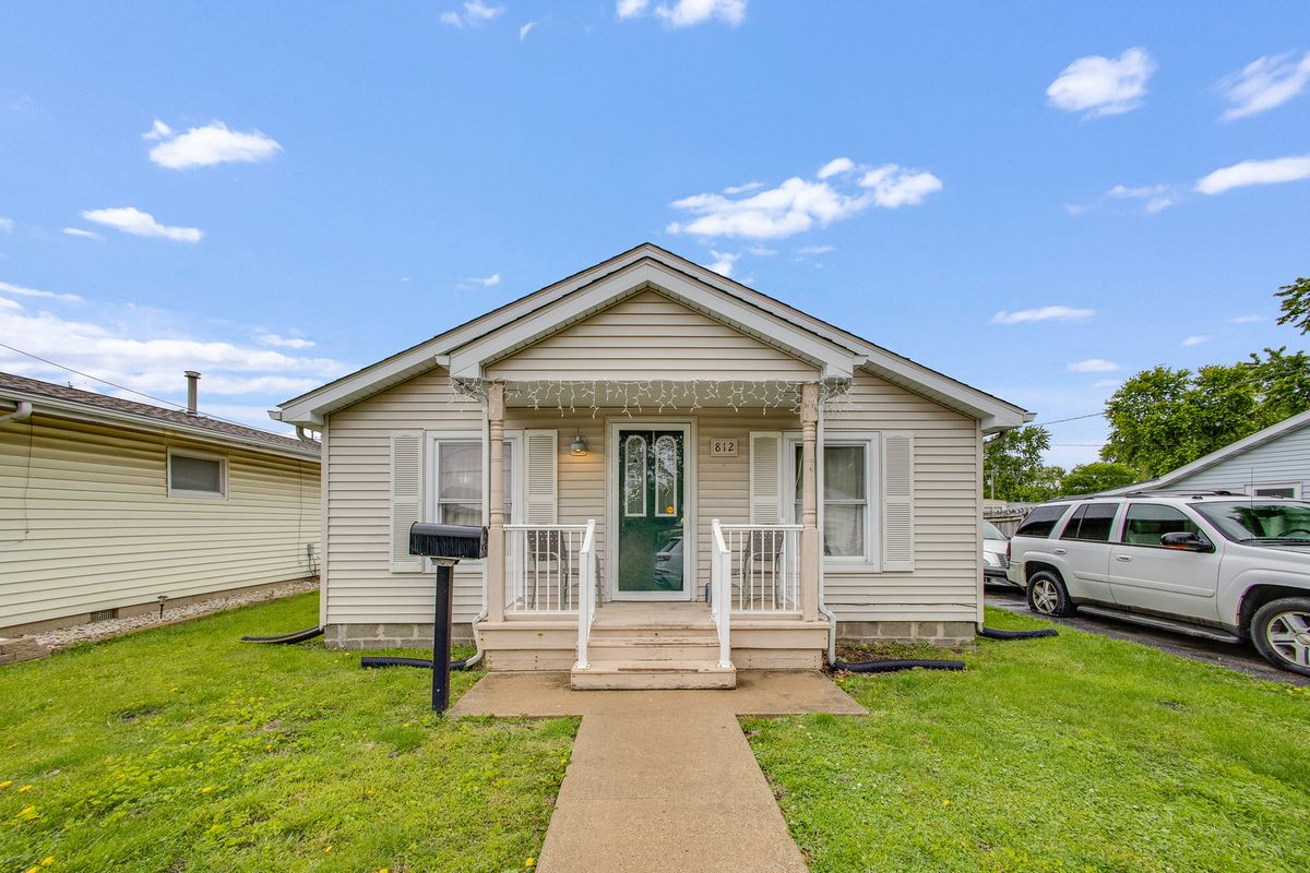 812 E Pembroke Street, Tuscola, IL 61953