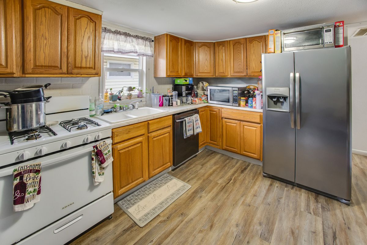 812 E Pembroke Street, Tuscola, IL 61953