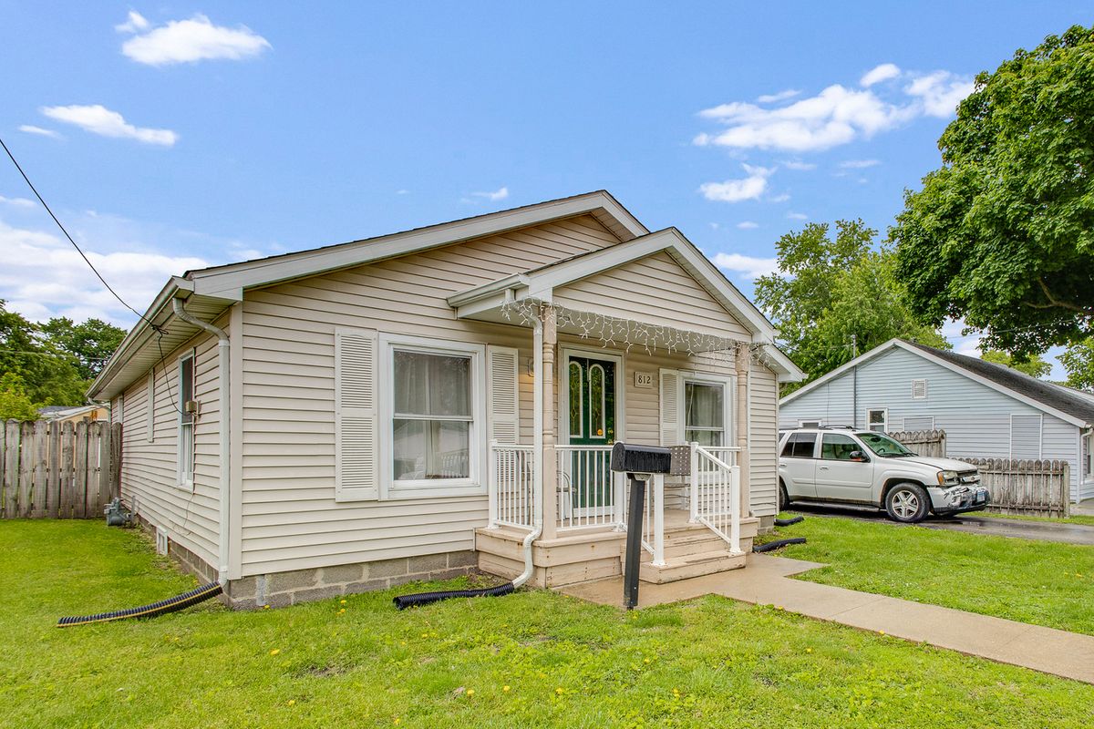 812 E Pembroke Street, Tuscola, IL 61953