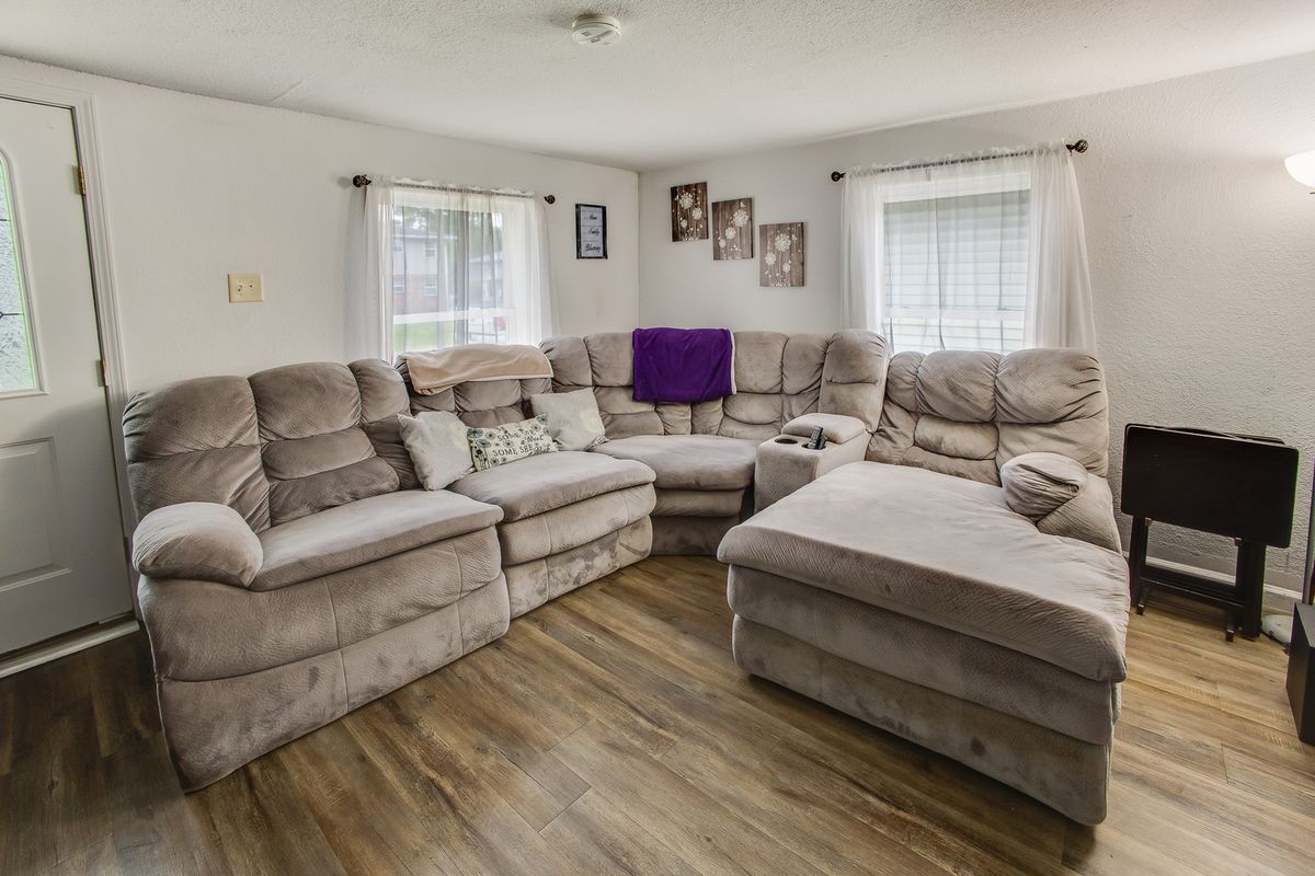 812 E Pembroke Street, Tuscola, IL 61953