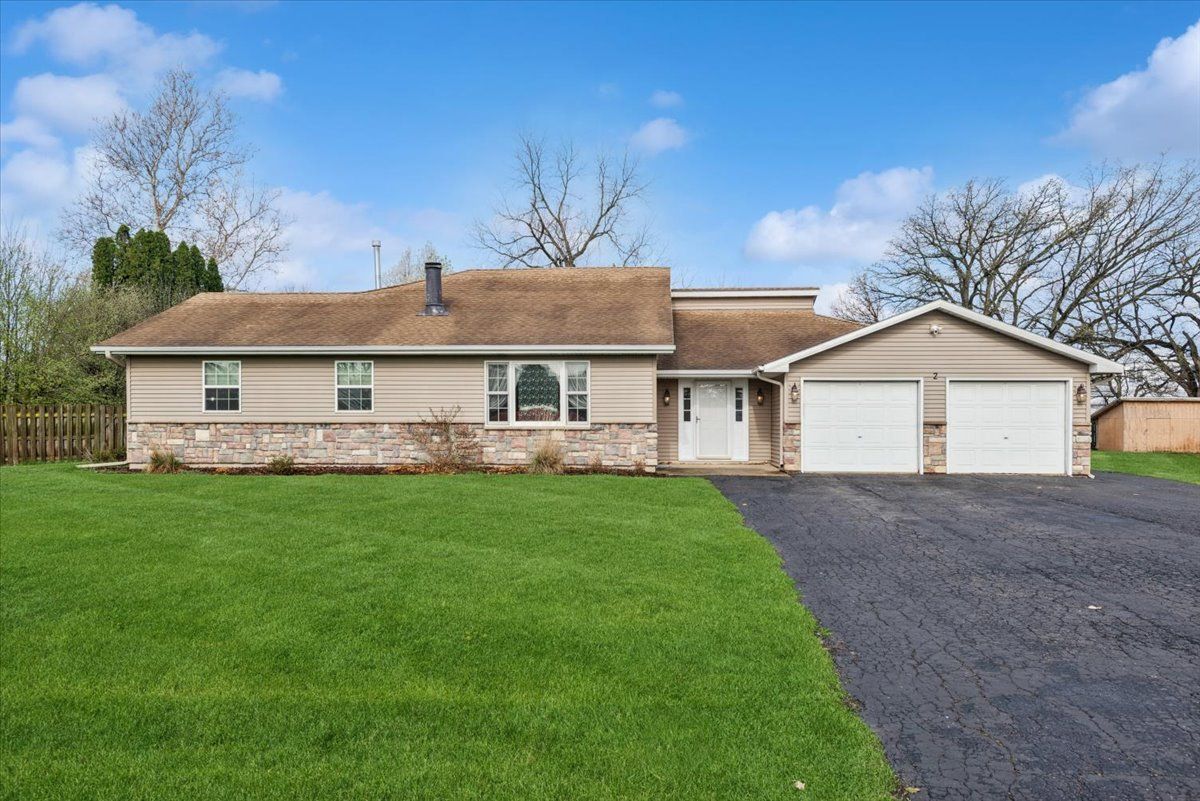 2 Division Street, Bristol, IL 60512