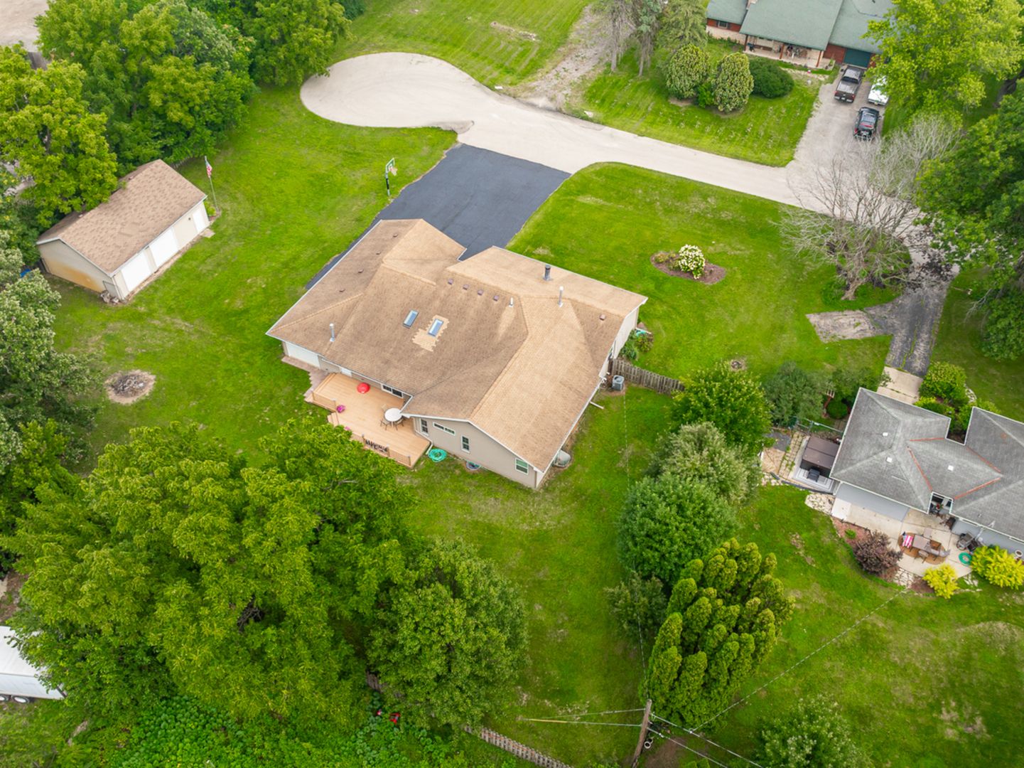 2 Division Street — Bristol, IL 60512
