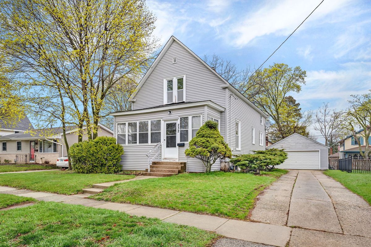 232 Green Street, Carpentersville, IL 60110