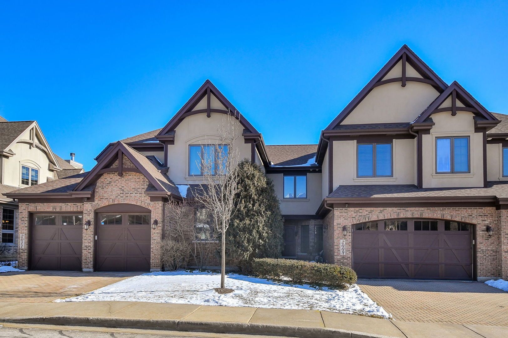 2009 MacKenzie Place — Wheaton, IL 60187