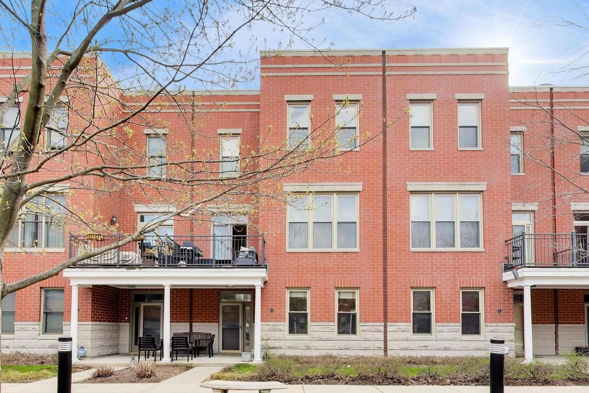 4010 Clark Street, Chicago, IL 60613