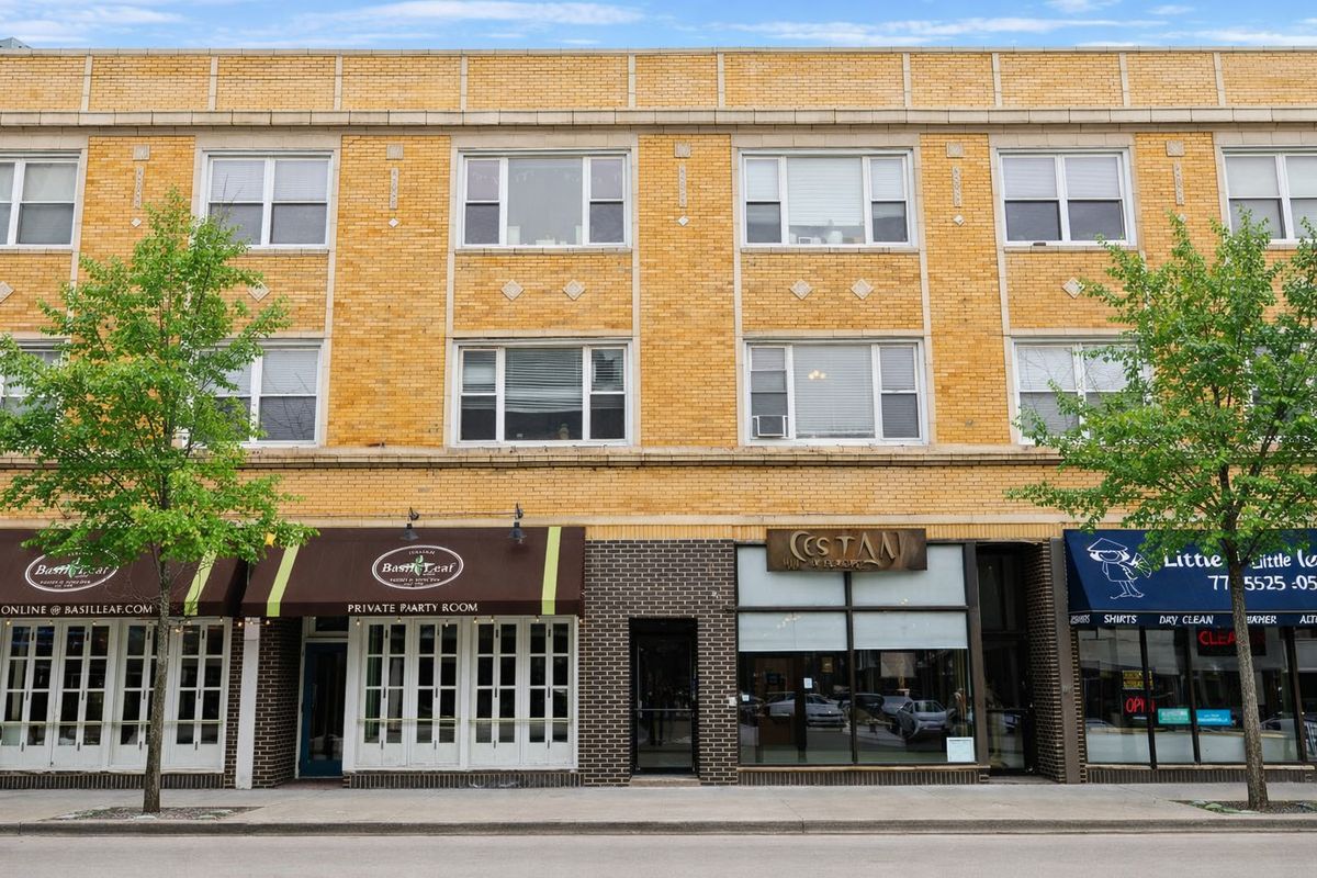 2461 Clark Street, Chicago, IL 60614