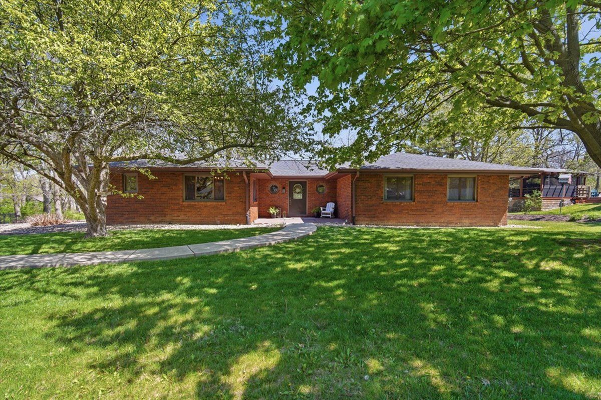 19316 Nottingham Drive — Bloomington, IL 61705