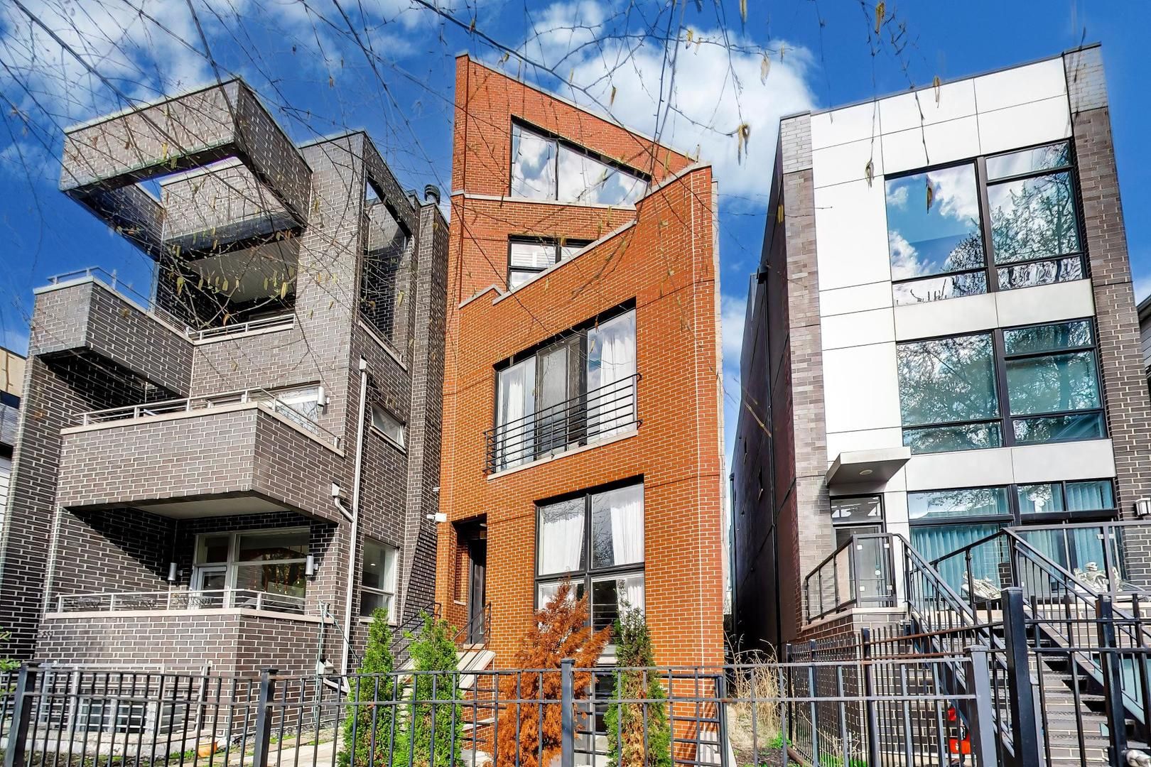 831 N Hermitage Avenue #2 — Chicago, IL 60622