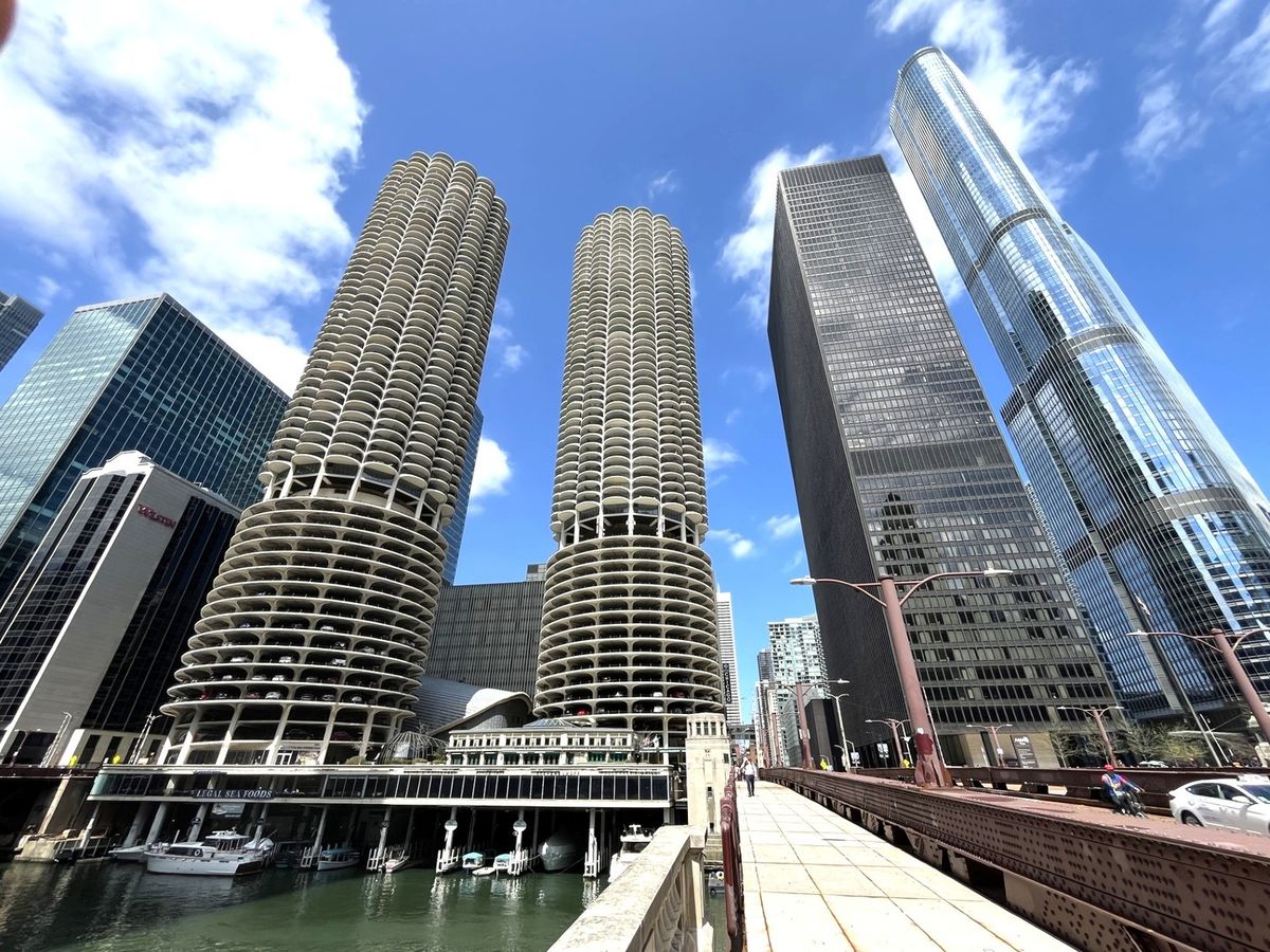 300 State Street, Chicago, IL 60654