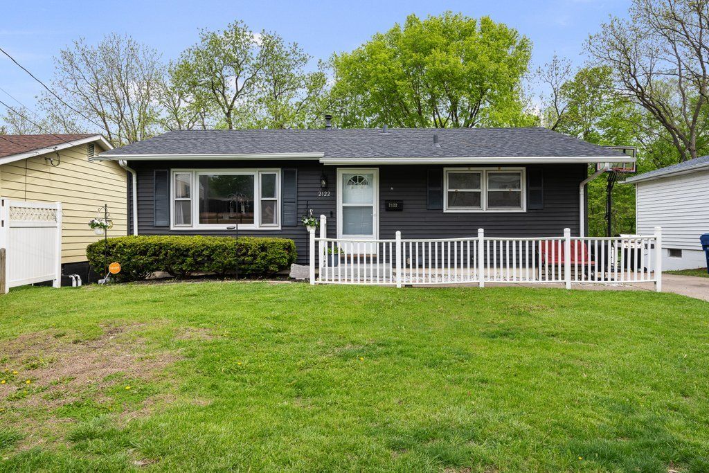 2122 Cody Street — Bettendorf, IA 52722