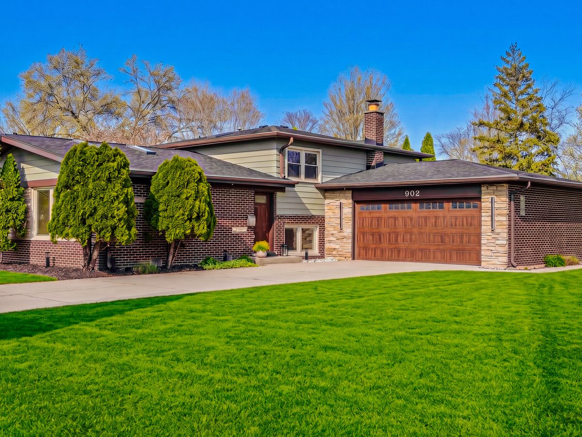 909 Waverly Place, Mount Prospect, IL 60056