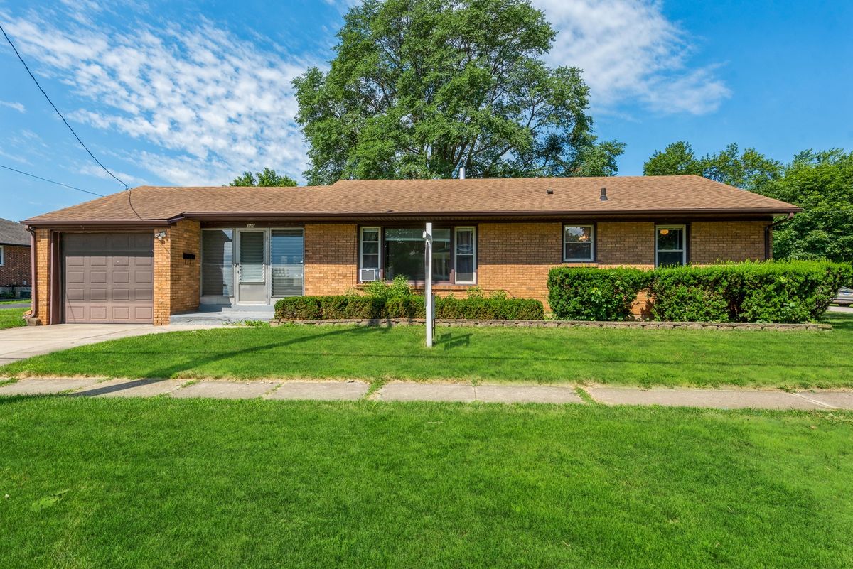 319 Lord Avenue, Carpentersville, IL 60110