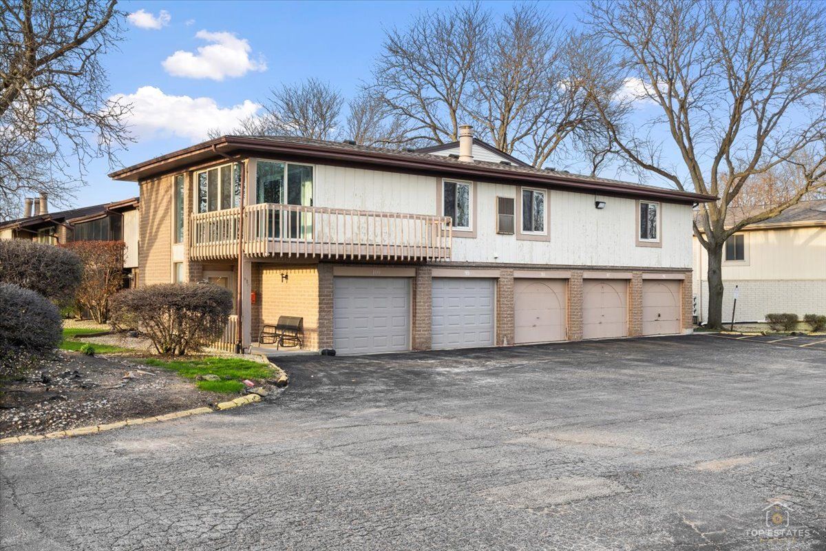 15713 ORLAN BROOK Drive #100 — Orland Park, IL 60462