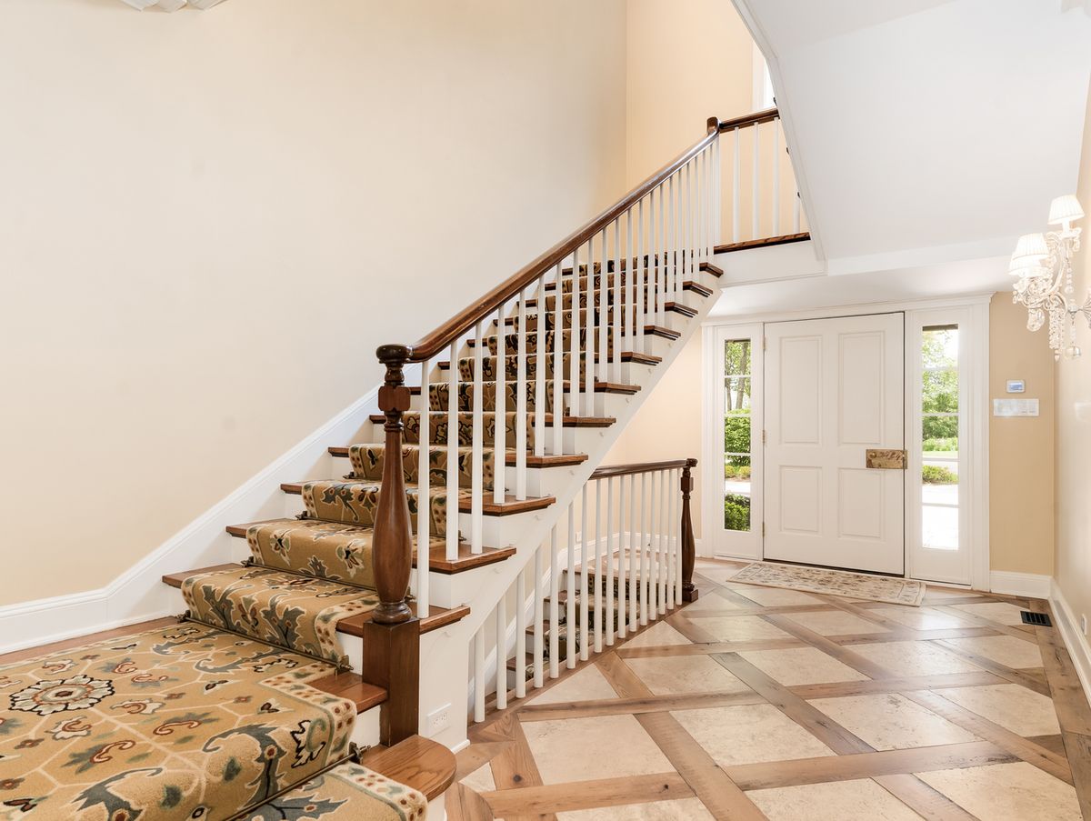 875 Country Club Road, St. Charles, IL 60174