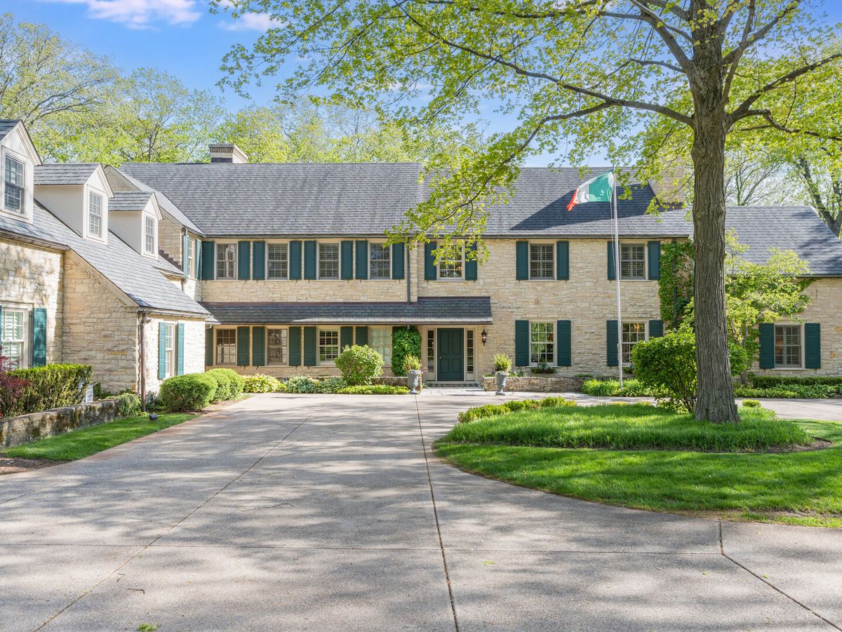 875 Country Club Road, St. Charles, IL 60174