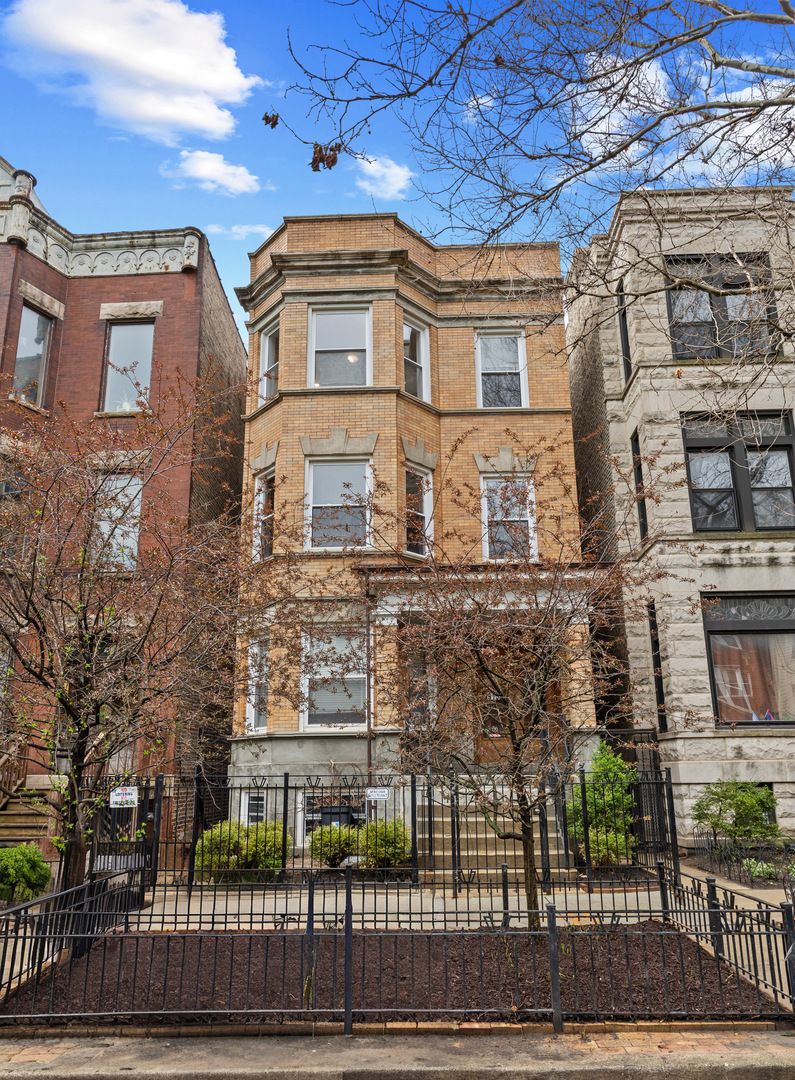 915 Newport Street, Chicago, IL 60657
