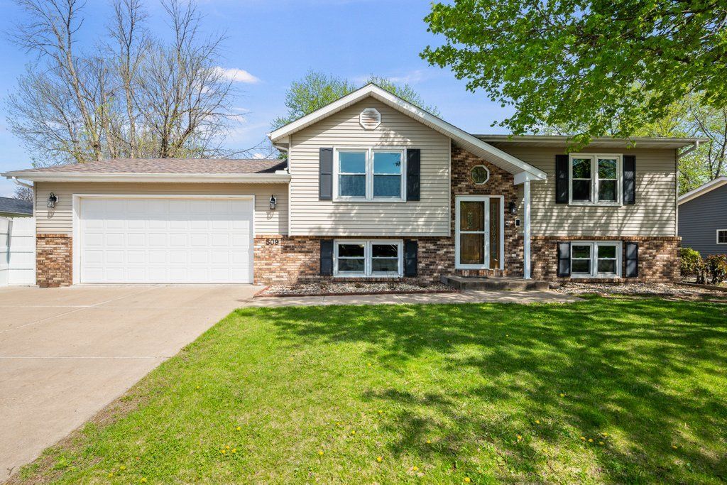 509 N 6th Street — Eldridge, IA 52748