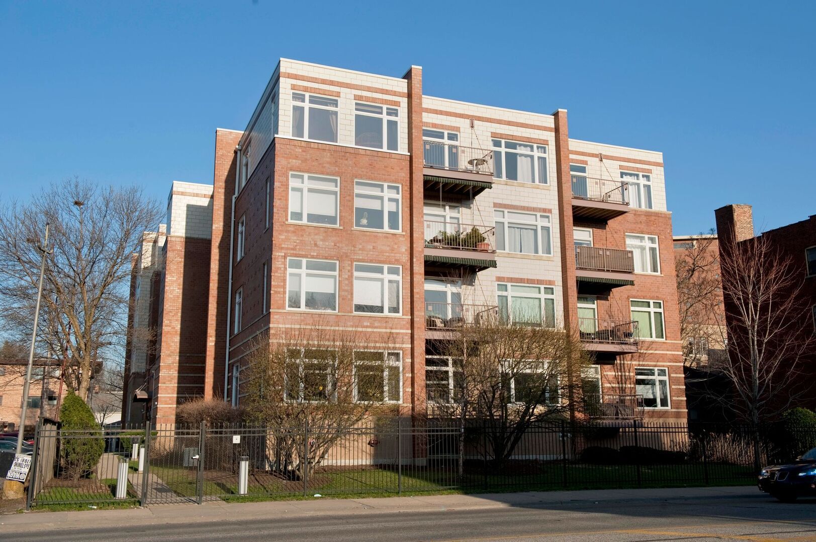 515 N Harlem Avenue #203 — Oak Park, IL 60302