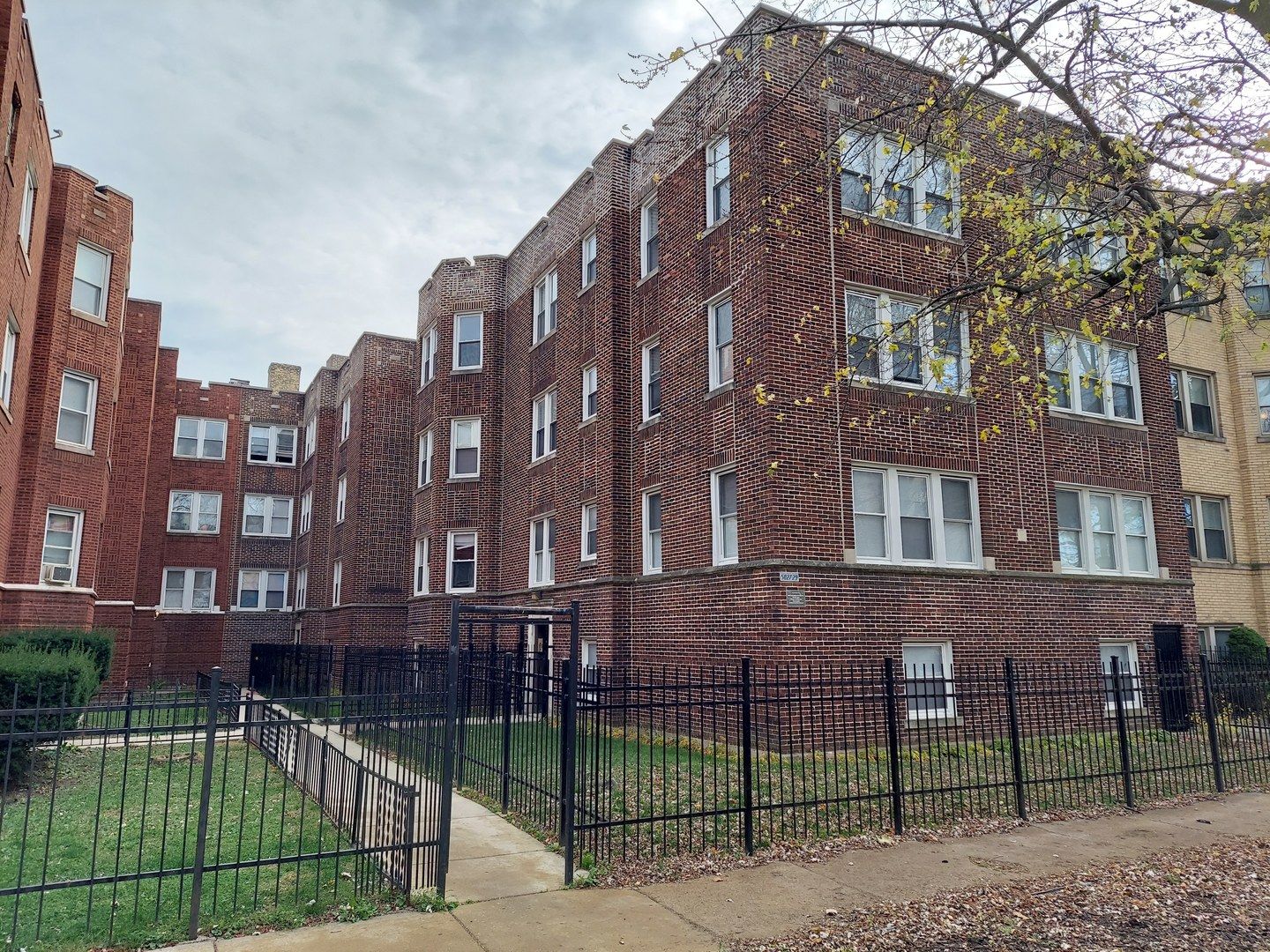 5029 N HARDING Avenue #1W — Chicago, IL 60625