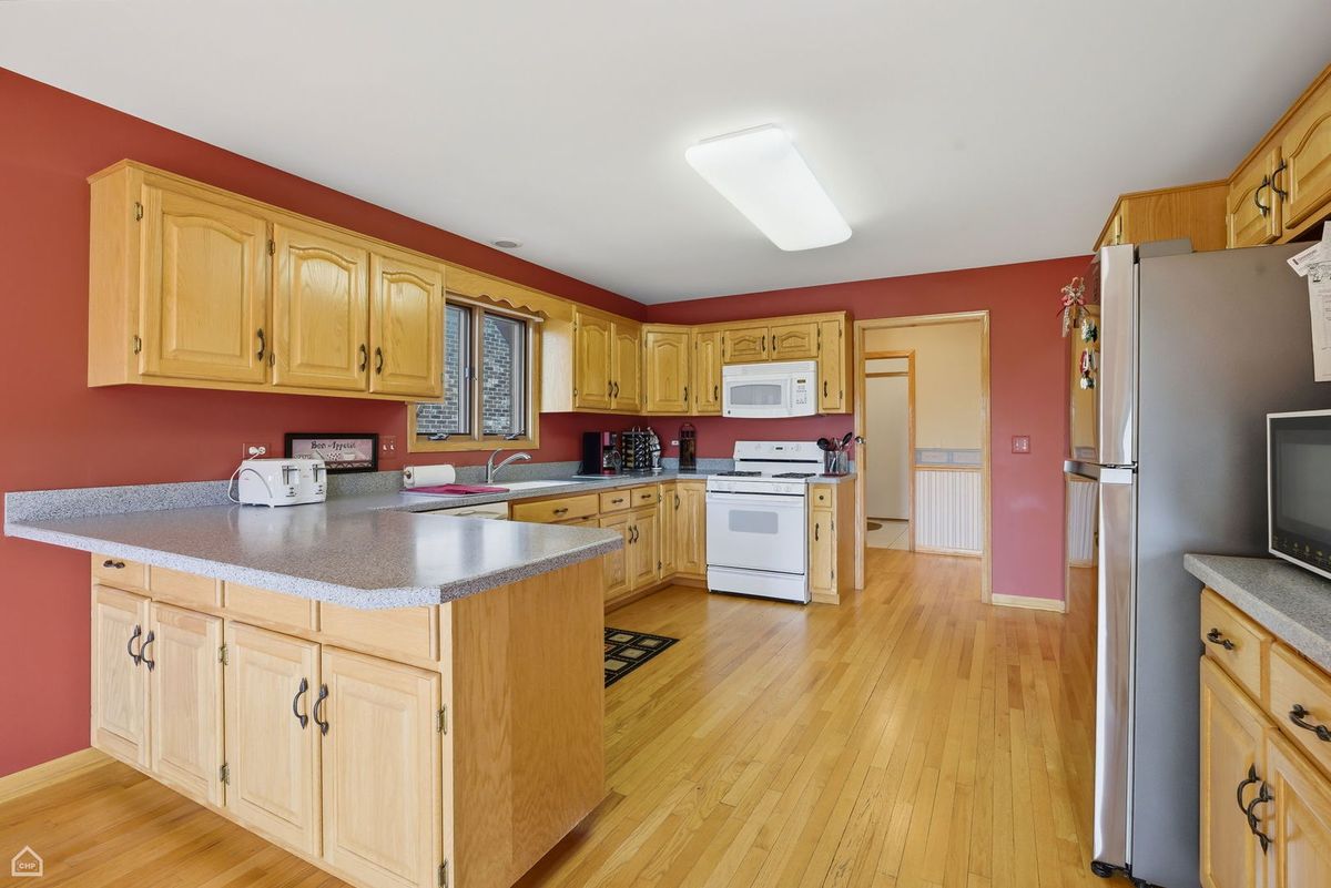 9307 Loch Glen Drive, Lakewood, IL 60014