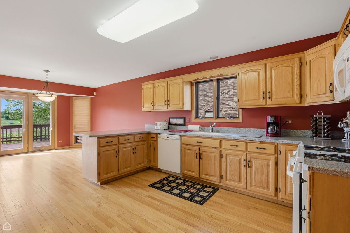 9307 Loch Glen Drive, Lakewood, IL 60014