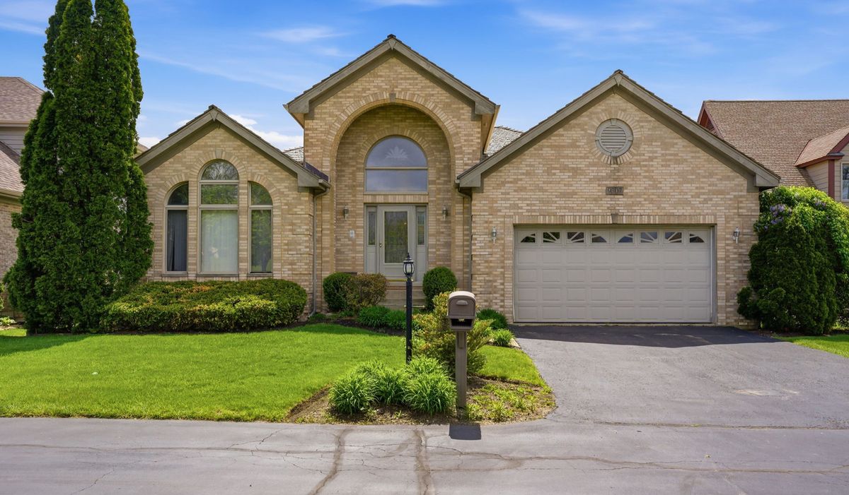 9307 Loch Glen Drive, Lakewood, IL 60014