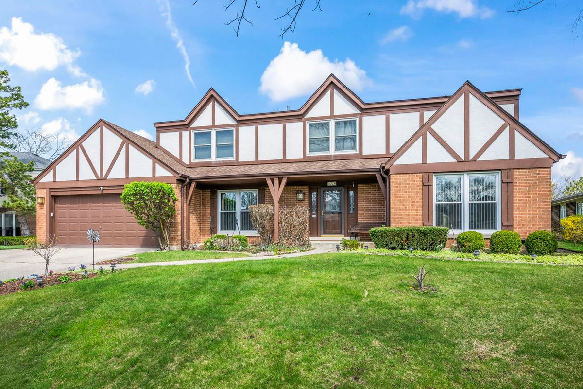 4328 Phyllis Drive, Northbrook, IL 60062