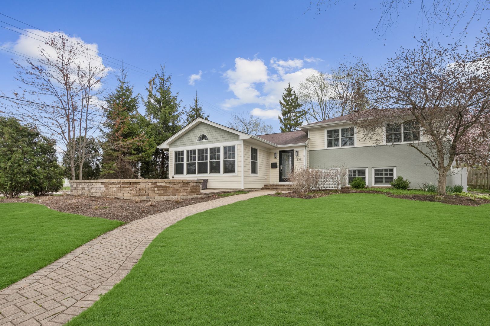614 West Street — Libertyville, IL 60048
