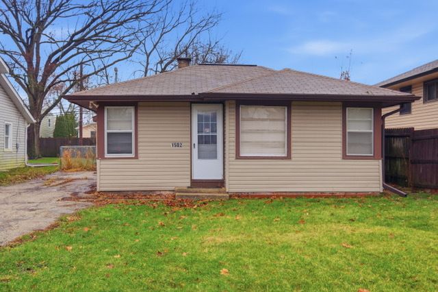 1502 Ridgeway Street — Round Lake Beach, IL 60073