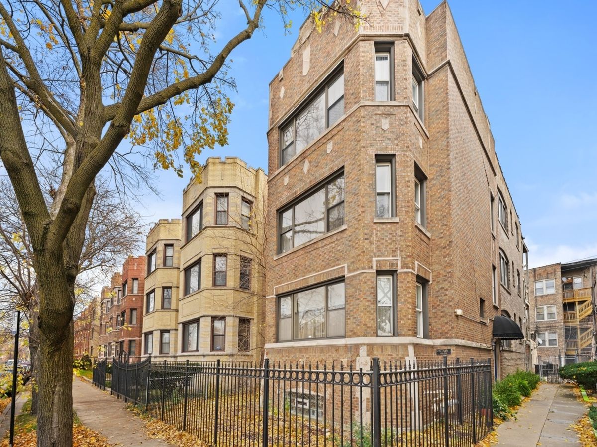 7649 Yates Boulevard, Chicago, IL 60649