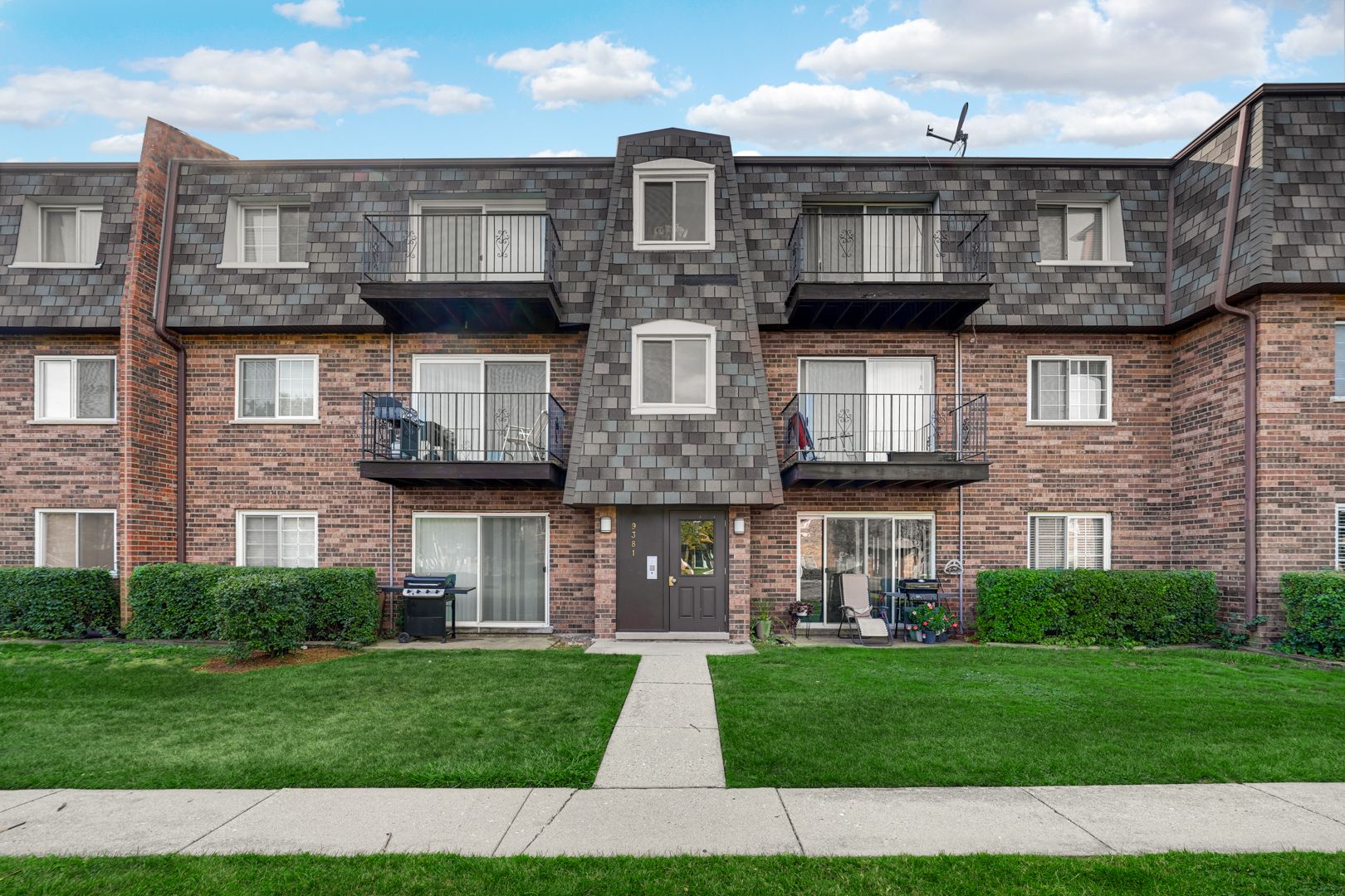 9381 BAY COLONY Drive #1N — Des Plaines, IL 60016