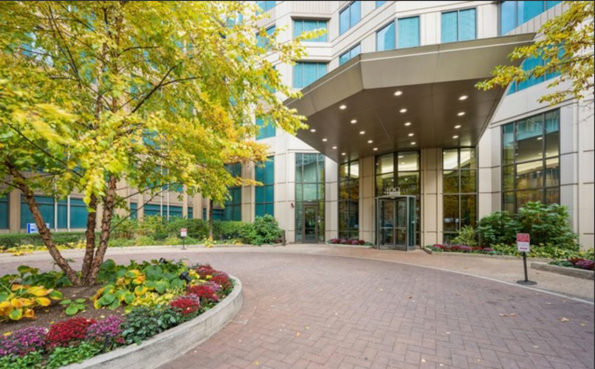 400 La Salle Drive, Chicago, IL 60654