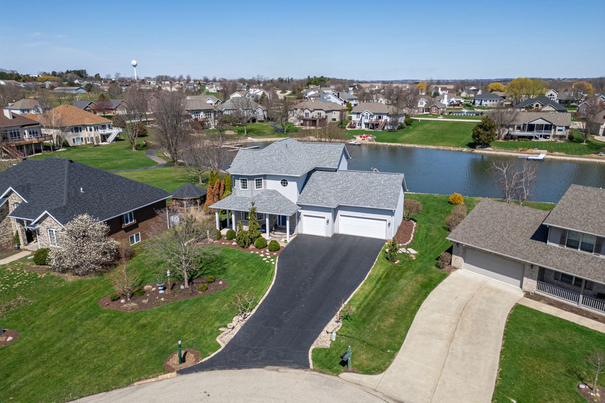 12805 EDGEWATER Pointe, Winnebago, IL 61088