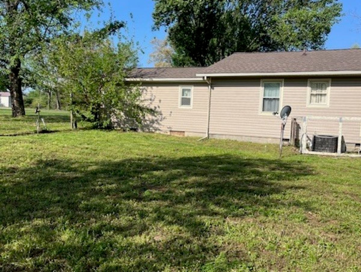 17376 Garrett Road, Johnston City, IL 62951
