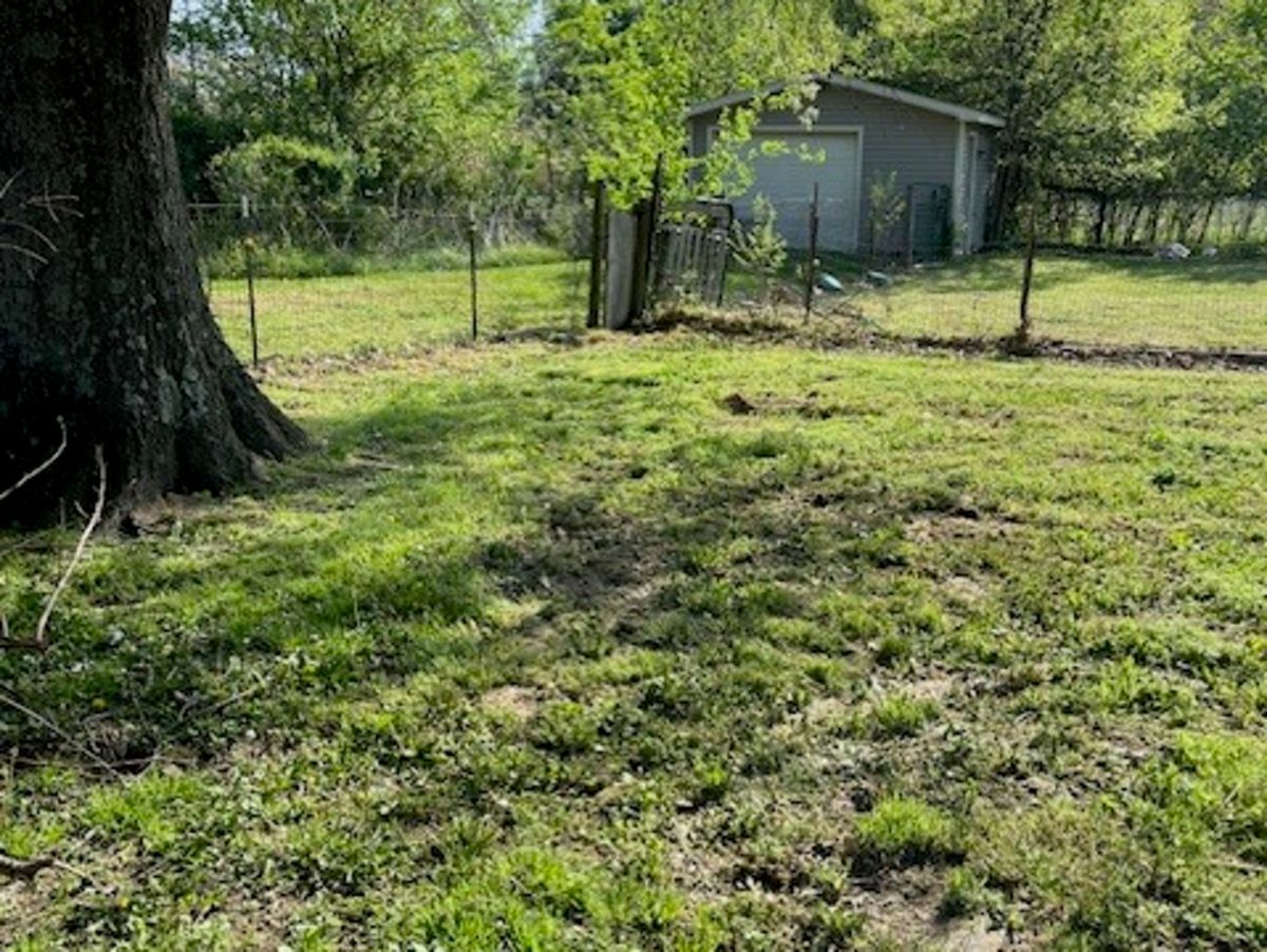 17376 Garrett Road, Johnston City, IL 62951