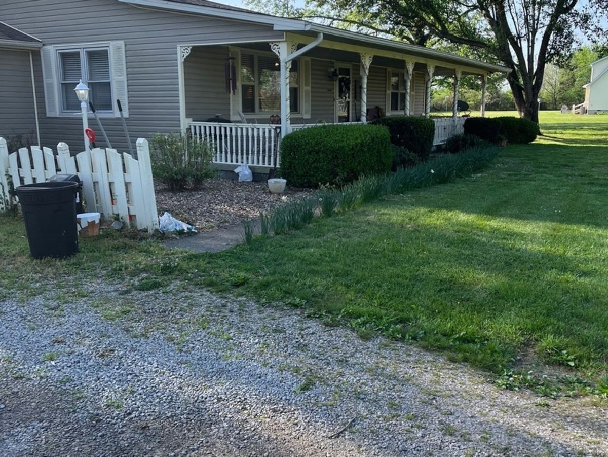 17376 Garrett Road, Johnston City, IL 62951