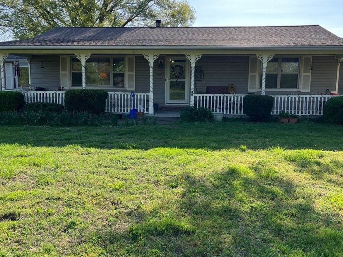 17376 Garrett Road, Johnston City, IL 62951