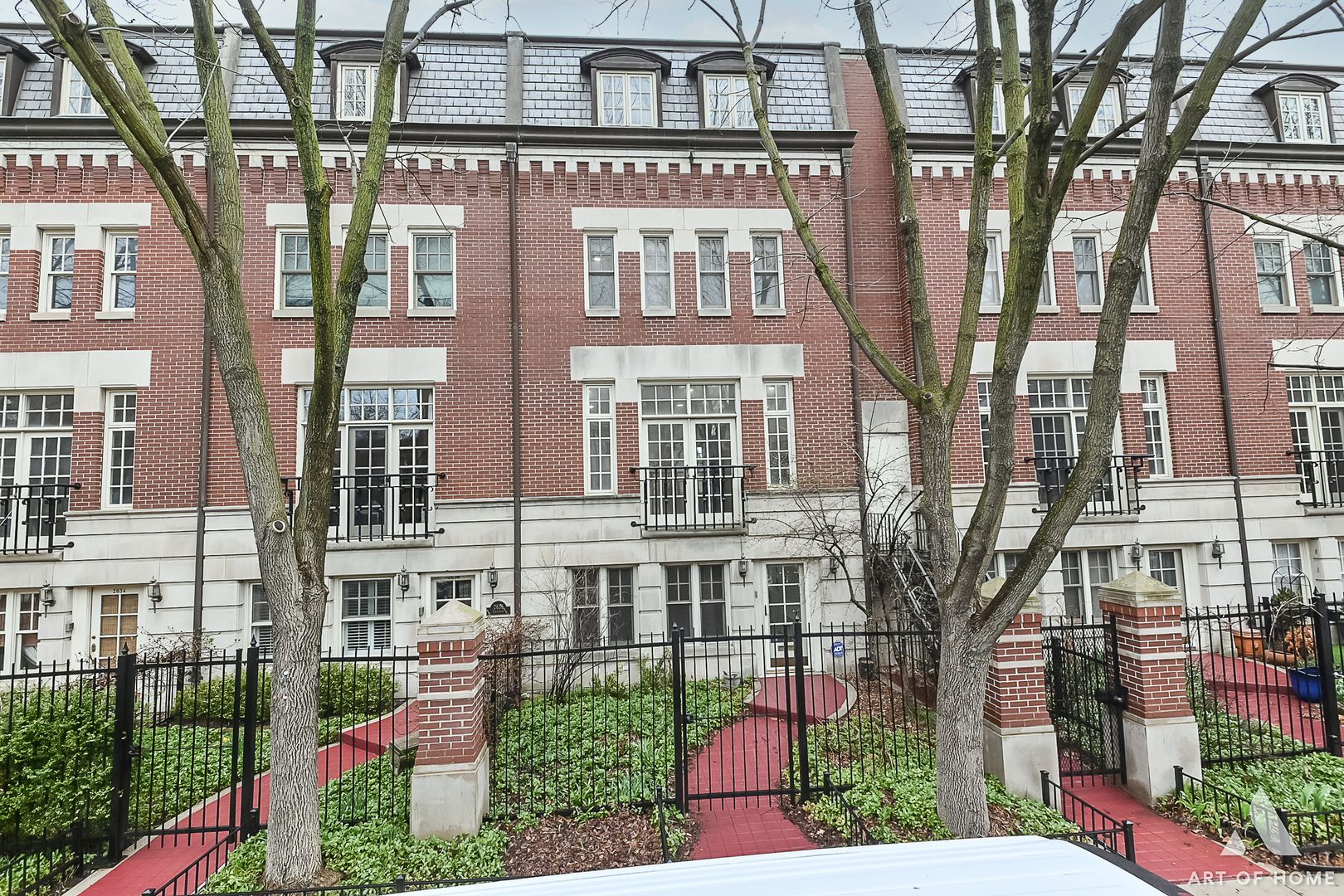 2638 N SOUTHPORT Avenue — Chicago, IL 60614