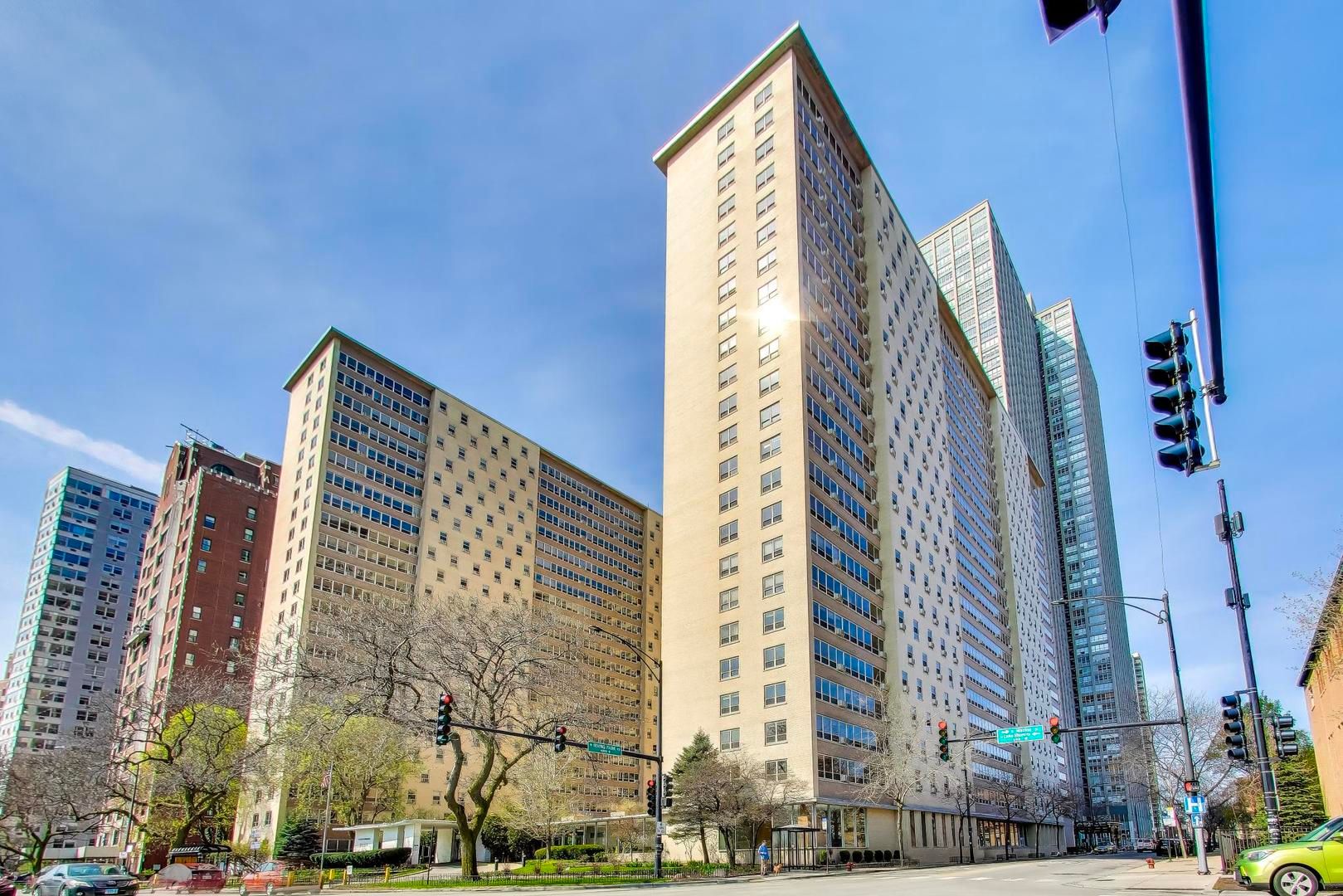 3950 N Lake Shore Drive #1218C — Chicago, IL 60613