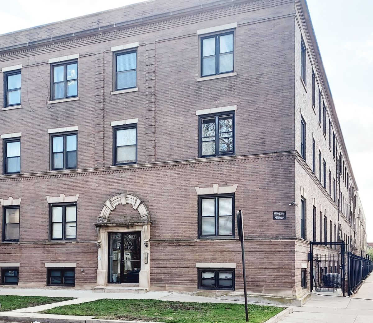 6100 University Avenue, Chicago, IL 60637