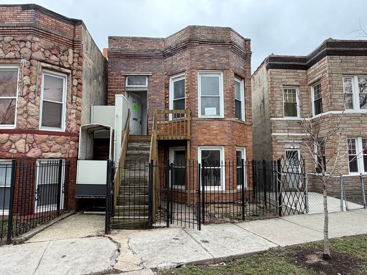 4043 5th Avenue, Chicago, IL 60624