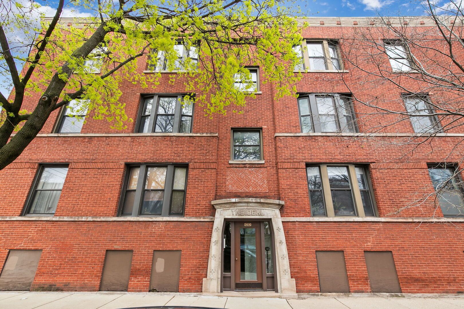 3142 W George Street #C3 — Chicago, IL 60618