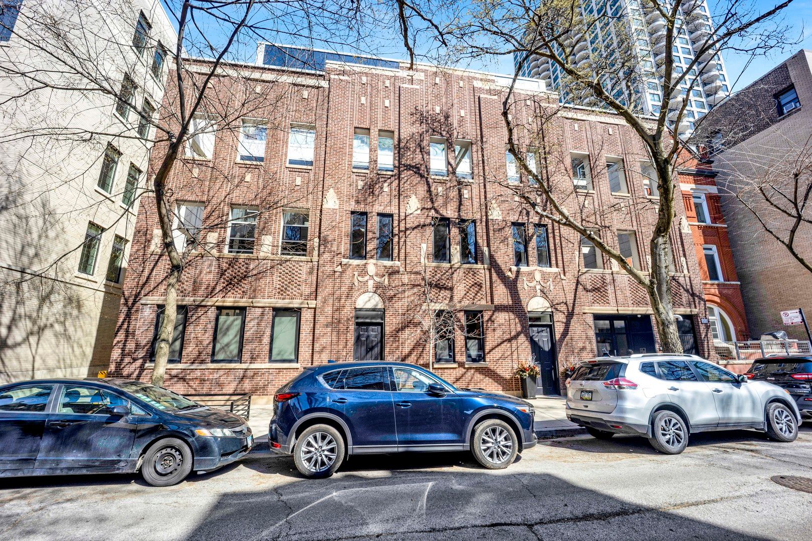 2035 N Orleans Street #4W — Chicago, IL 60614