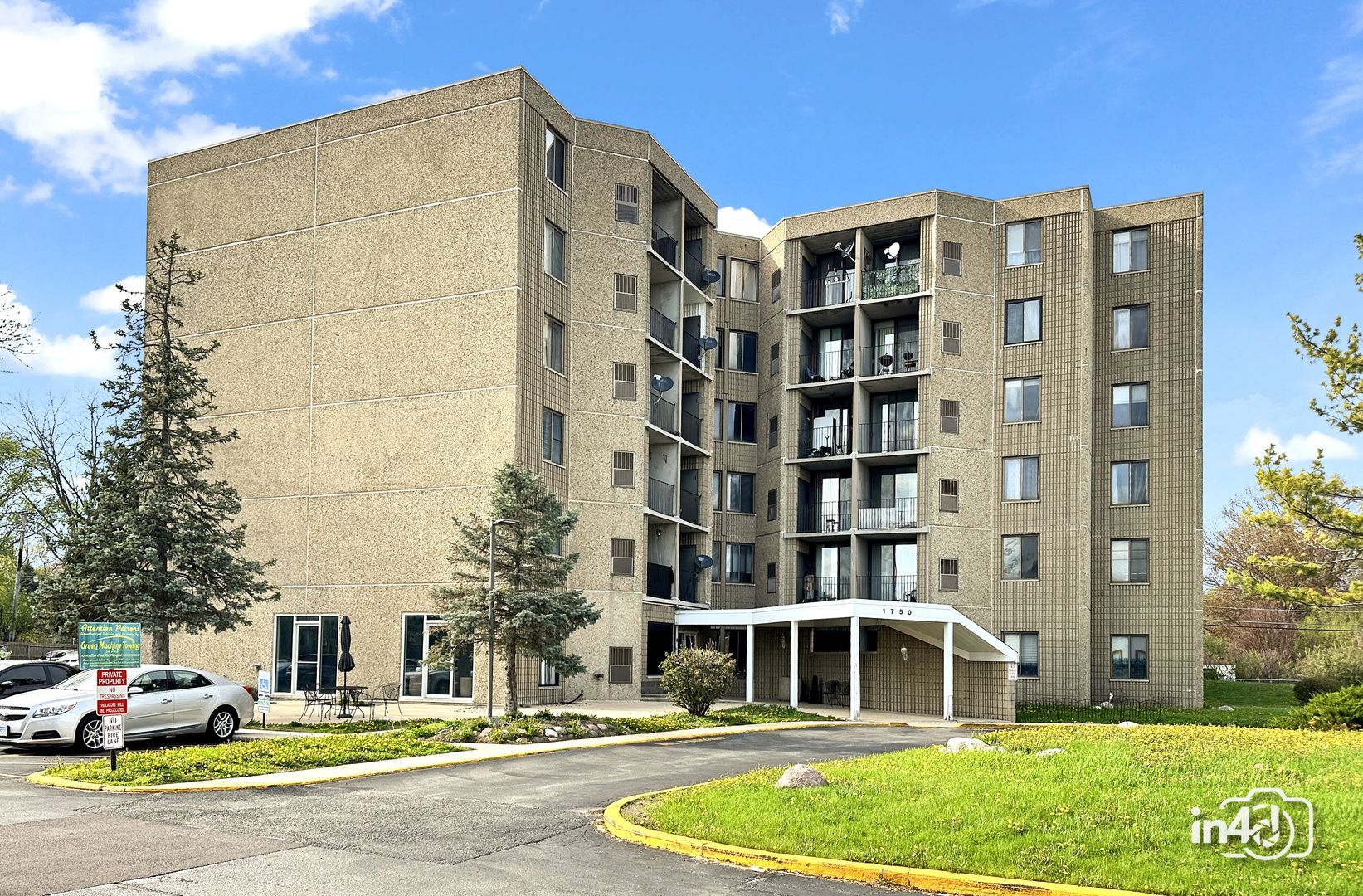 1750 N Marywood Avenue #207 — Aurora, IL 60505
