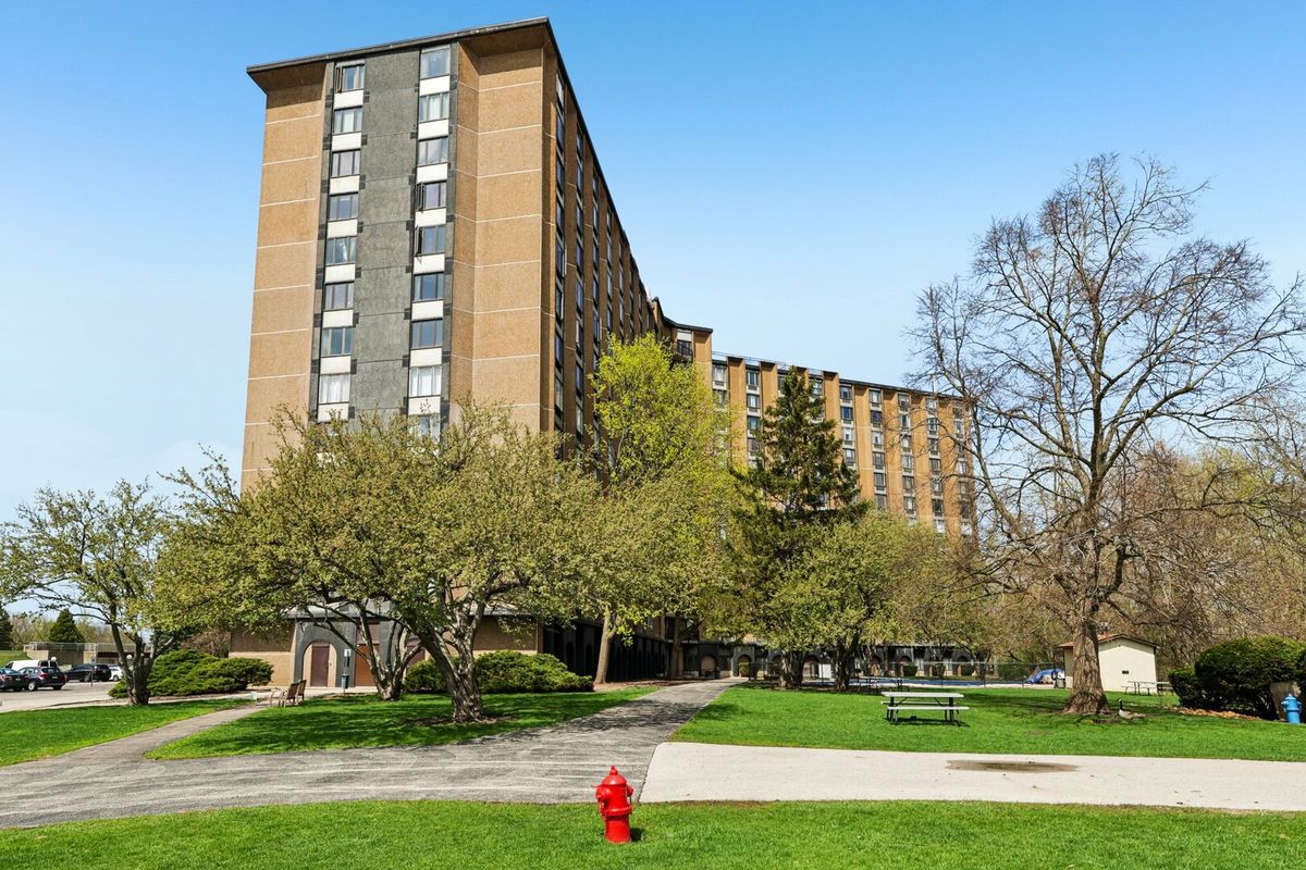 1 Renaissance Place, Palatine, IL 60067