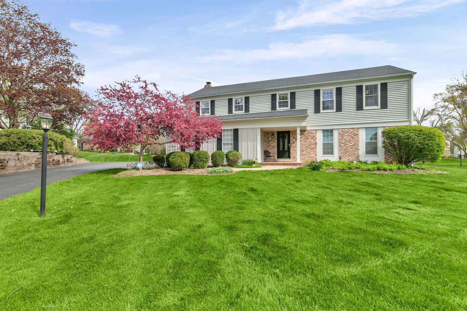 995 Georgetowne Lane — Barrington, IL 60010
