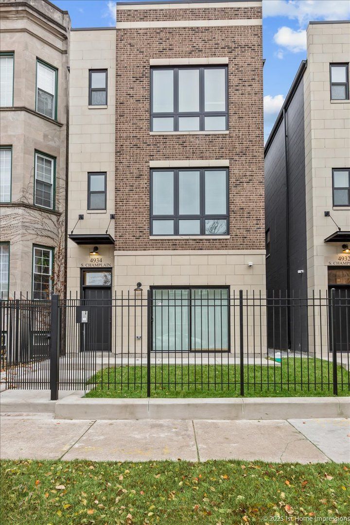 4934 S Champlain Avenue — Chicago, IL 60615