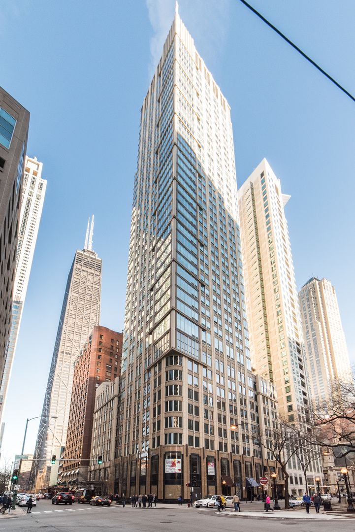 57 Delaware Place, Chicago, IL 60611