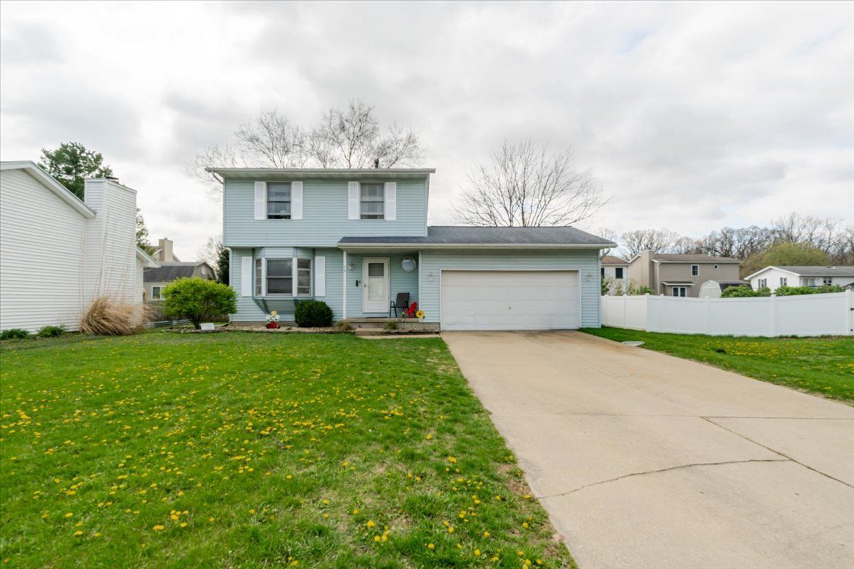 12 Spiria Court — Bloomington, IL 61701