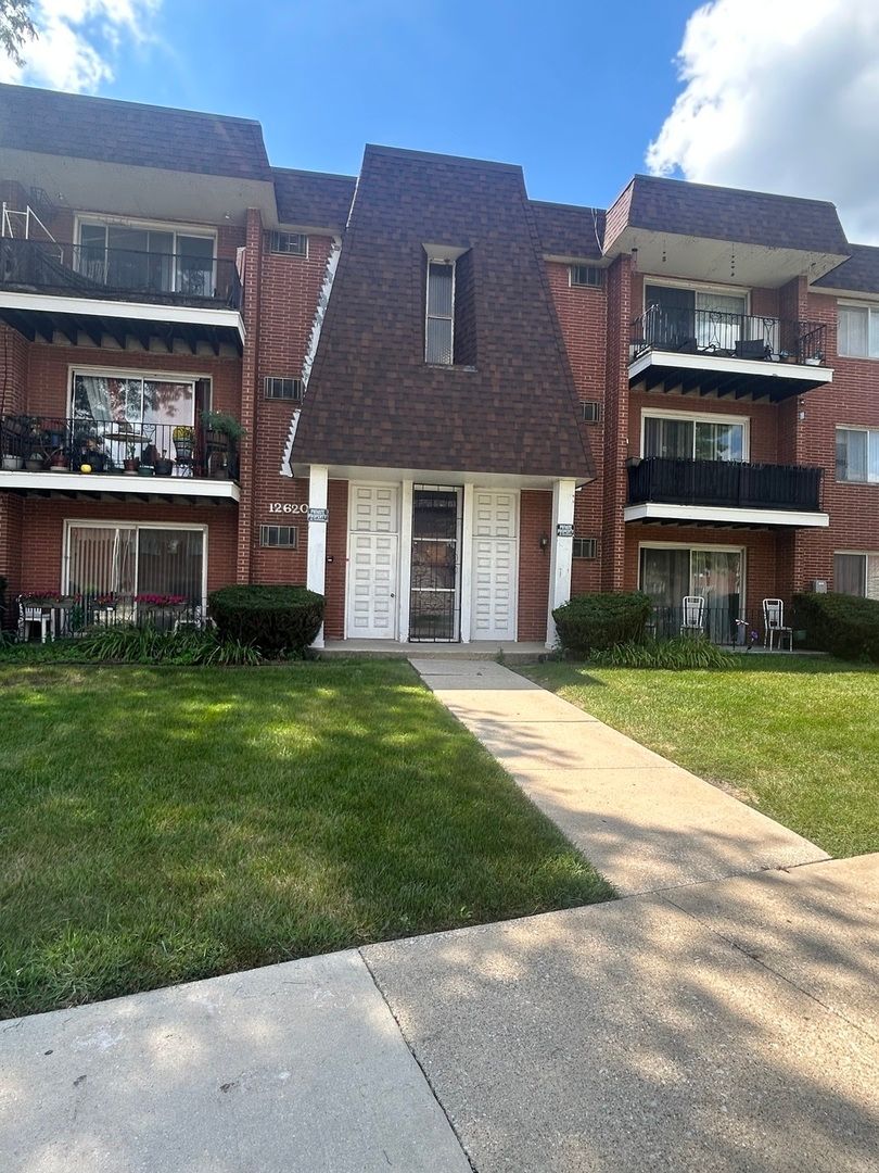 12620 S Alpine Drive #4 — Alsip, IL 60803